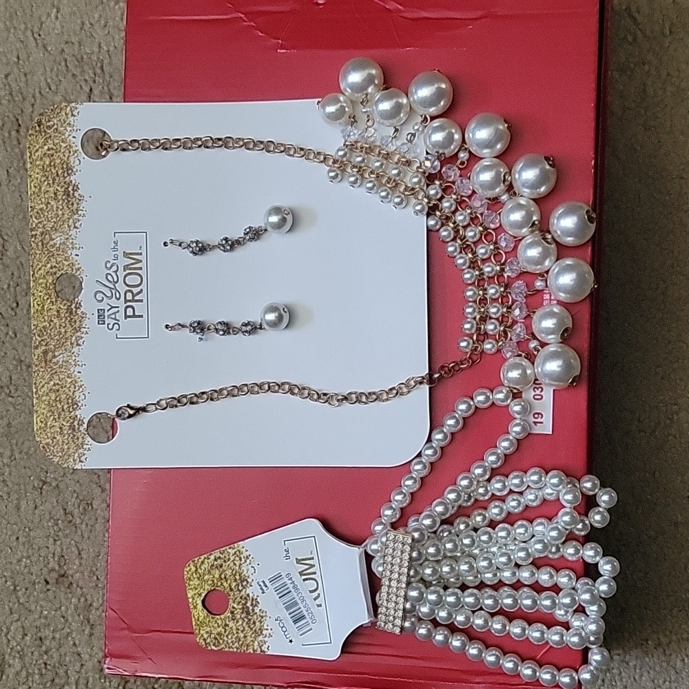 Necklace, Earrings & Bracelet Set
